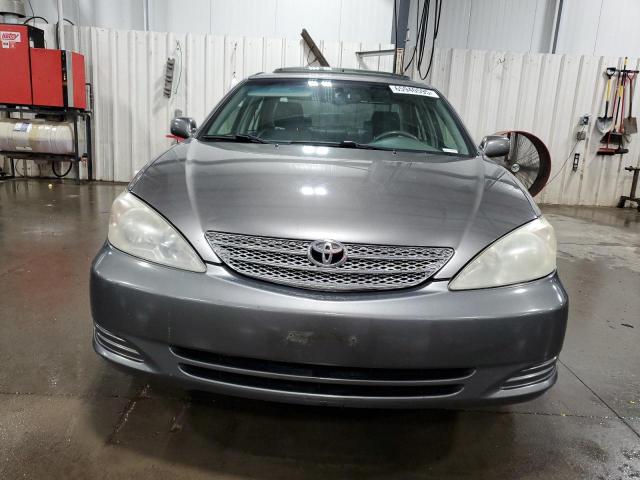 4T1BF30KX2U504248 - 2002 TOYOTA CAMRY LE ნაცრისფერი ფოტო 5