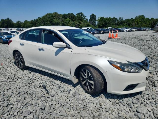 1N4AL3AP8JC143048 - 2018 NISSAN ALTIMA 2.5 WHITE photo 4
