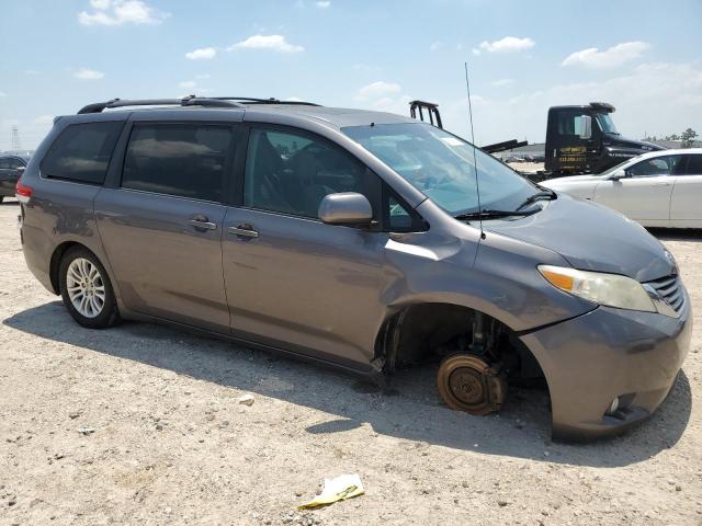 5TDYK3DC5CS193220 - 2012 TOYOTA SIENNA XLE CHARCOAL photo 4