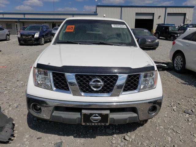 1N6AD07U38C449181 - 2008 NISSAN FRONTIER CREW CAB LE WHITE photo 5