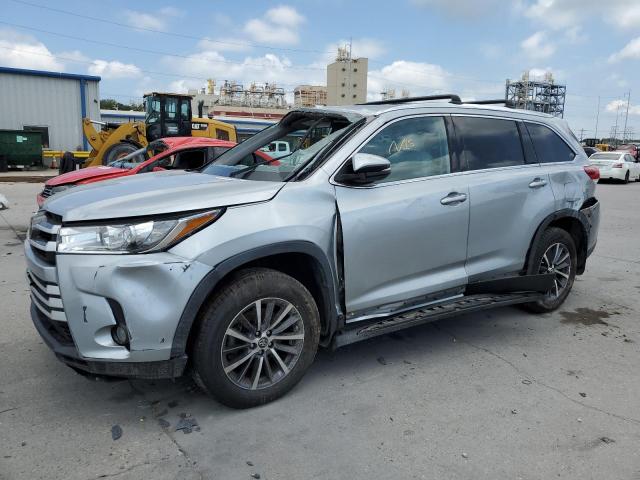 5TDKZRFHXKS570071 - 2019 TOYOTA HIGHLANDER SE GRAY photo 1