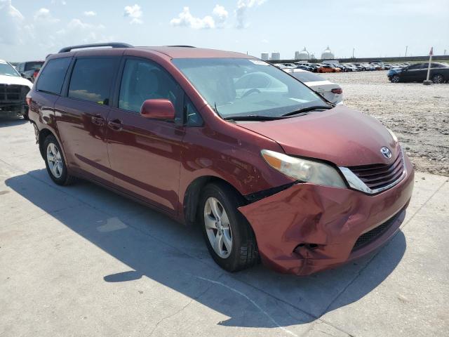 5TDKK3DC1FS635534 - 2015 TOYOTA SIENNA LE RED photo 4