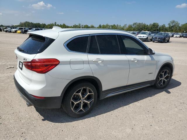 WBXHT3Z3XJ4A66161 - 2018 BMW X1 XDRIVE28I WHITE photo 3