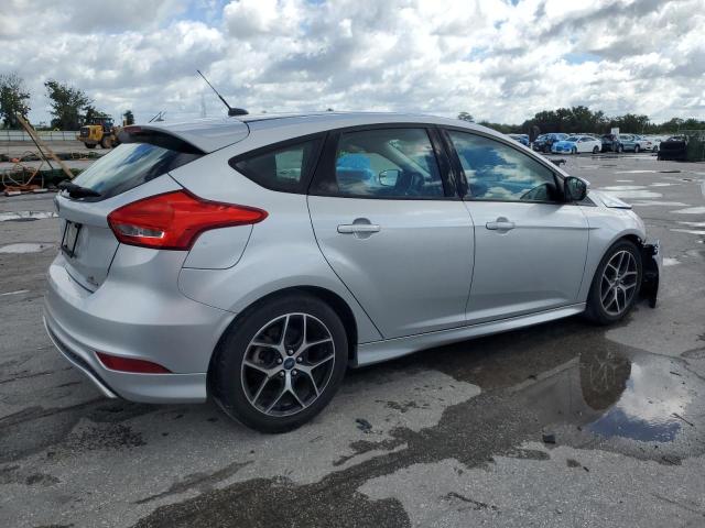 1FADP3K21GL376962 - 2016 FORD FOCUS SE SILVER photo 3