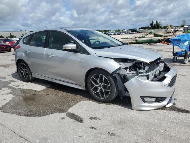 1FADP3K21GL376962 - 2016 FORD FOCUS SE SILVER photo 4