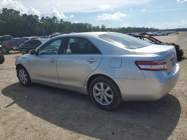 4T4BF3EKXBR165974 - 2011 TOYOTA CAMRY BASE Argent photo 2