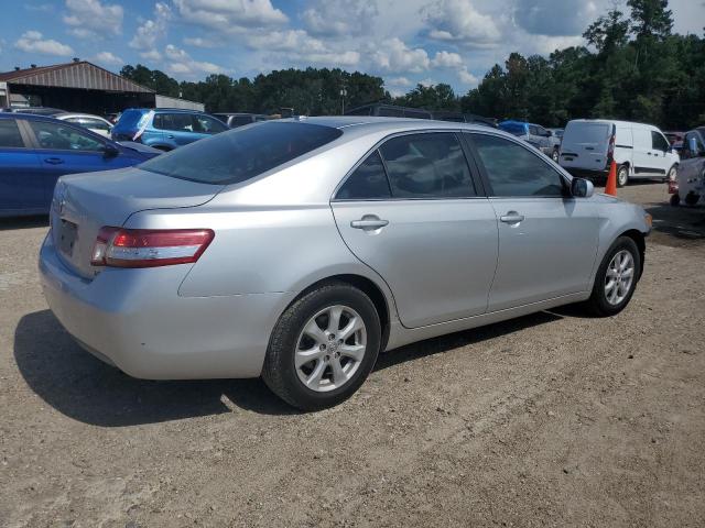 4T4BF3EKXBR165974 - 2011 TOYOTA CAMRY BASE Argent photo 3