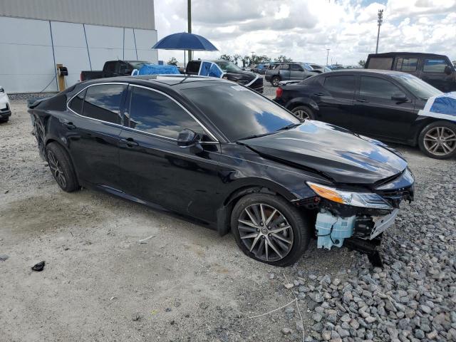 4T1FZ1AK8RU094006 - 2024 TOYOTA CAMRY XLE BLACK photo 4