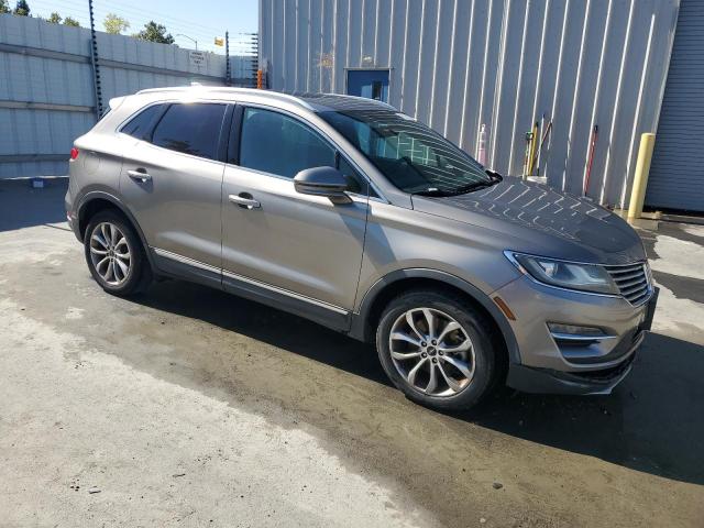 5LMCJ2C9XHUL21928 - 2017 LINCOLN MKC SELECT ნაცრისფერი ფოტო 4