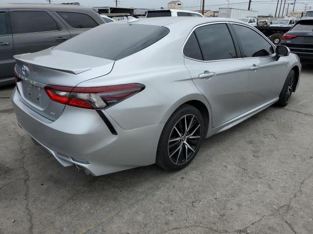 4T1G11AK6RU867972 - 2024 TOYOTA CAMRY SE NIGHT SHADE SILVER photo 3