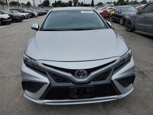 4T1G11AK6RU867972 - 2024 TOYOTA CAMRY SE NIGHT SHADE SILVER photo 5