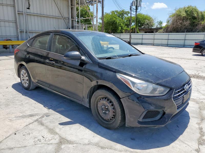 3KPC24A32JE010755 - 2018 HYUNDAI ACCENT SE Schwarz Foto 4