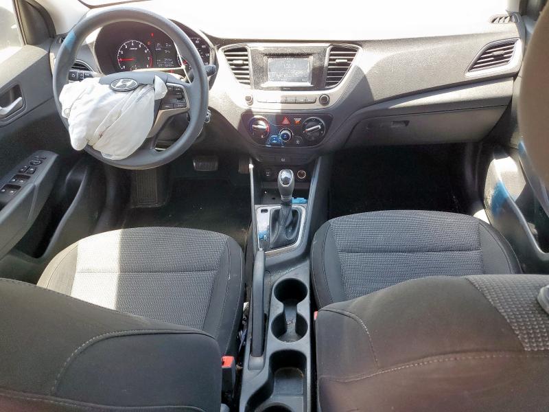 3KPC24A32JE010755 - 2018 HYUNDAI ACCENT SE Schwarz Foto 8