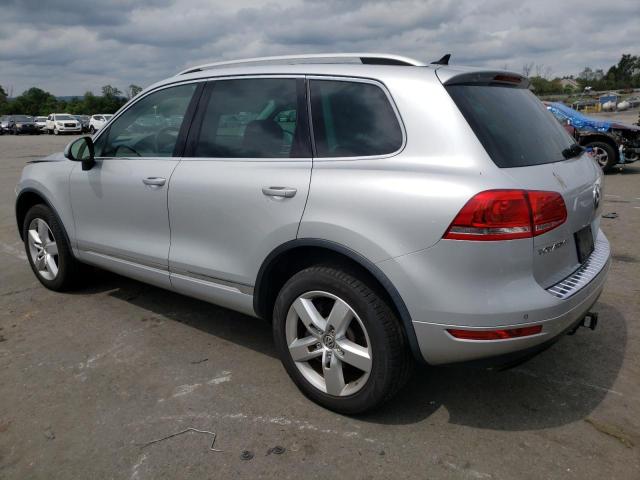 WVGFF9BP9CD002698 - 2012 VOLKSWAGEN TOUAREG V6 SILVER photo 2