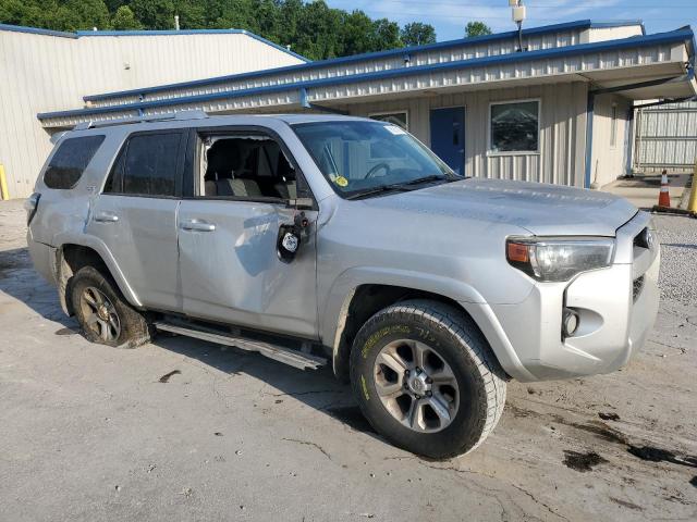 JTEBU5JR0G5373765 - 2016 TOYOTA 4RUNNER SR5/SR5 PREMIUM SILVER photo 4