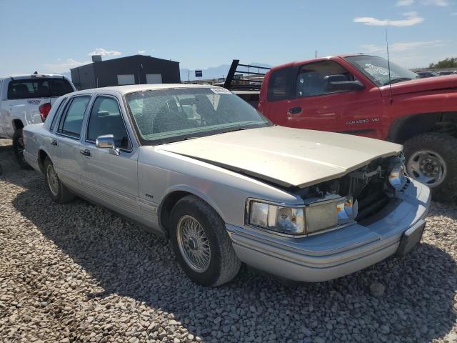 1LNLM81W8RY700250 - 1994 LINCOLN TOWN CAR EXECUTIVE SILVER photo 4
