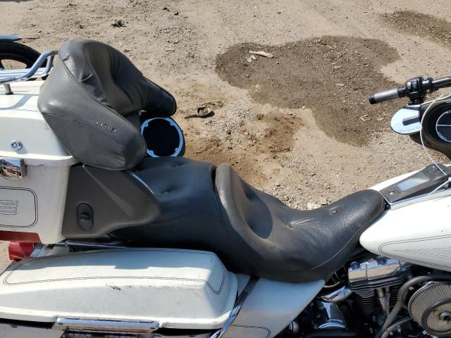 1HD1FCW122Y651122 - 2002 HARLEY-DAVIDSON FLHTCUI 奶油色 照片 6