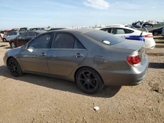 4T1BA32K15U067157 - 2005 TOYOTA CAMRY SE GRAY photo 2