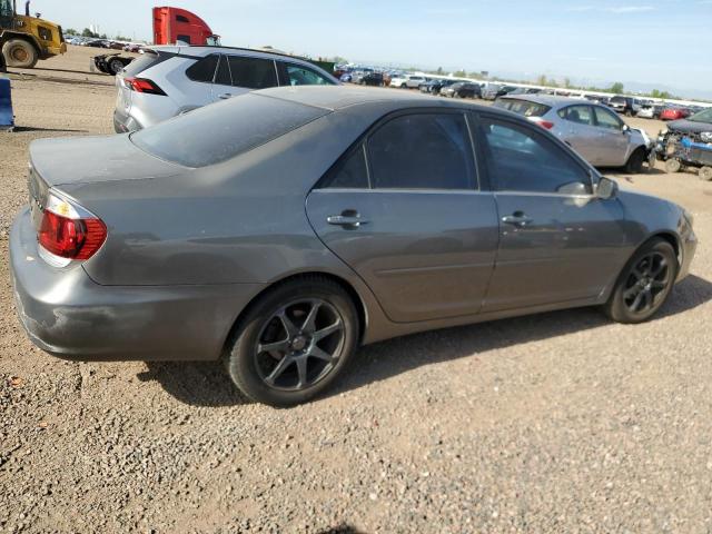 4T1BA32K15U067157 - 2005 TOYOTA CAMRY SE GRAY photo 3