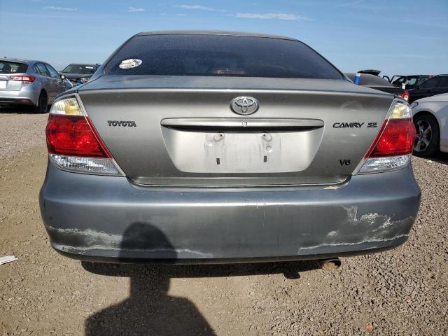 4T1BA32K15U067157 - 2005 TOYOTA CAMRY SE GRAY photo 6