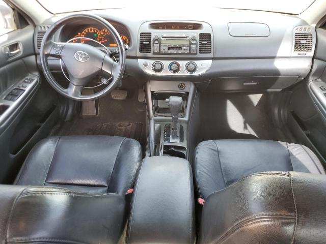 4T1BA32K15U067157 - 2005 TOYOTA CAMRY SE GRAY photo 8