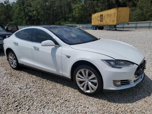 5YJSA1E25GF132639 - 2016 TESLA MODEL S WHITE photo 4