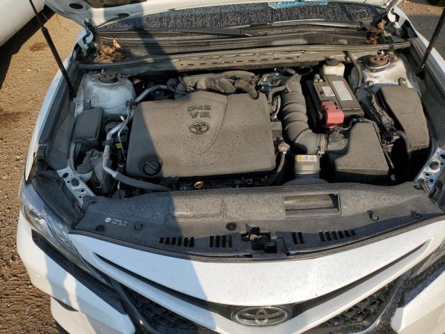 4T1BZ1HK3JU004219 - 2018 TOYOTA CAMRY XSE WHITE photo 11