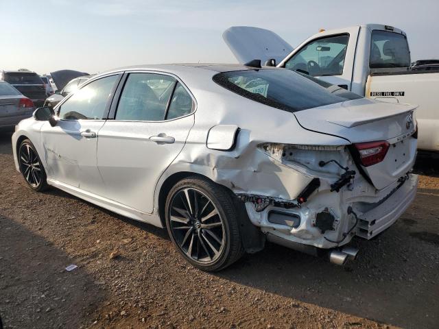 4T1BZ1HK3JU004219 - 2018 TOYOTA CAMRY XSE WHITE photo 2