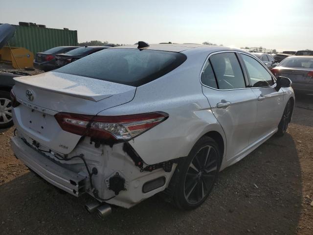 4T1BZ1HK3JU004219 - 2018 TOYOTA CAMRY XSE WHITE photo 3