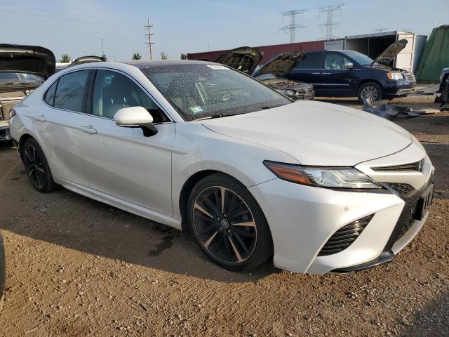 4T1BZ1HK3JU004219 - 2018 TOYOTA CAMRY XSE WHITE photo 4