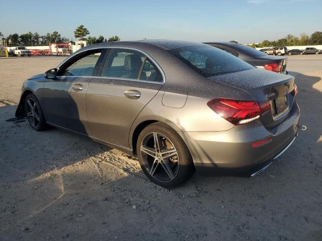 W1K3G4FB7NJ331528 - 2022 MERCEDES-BENZ A 220 4MATIC GRAY photo 2