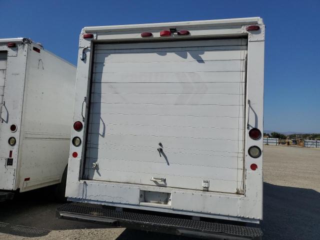 4UZA4FFD3VC805434 - 1997 FREIGHTLINER CHASSIS M LINE WALK-IN VAN WHITE photo 6