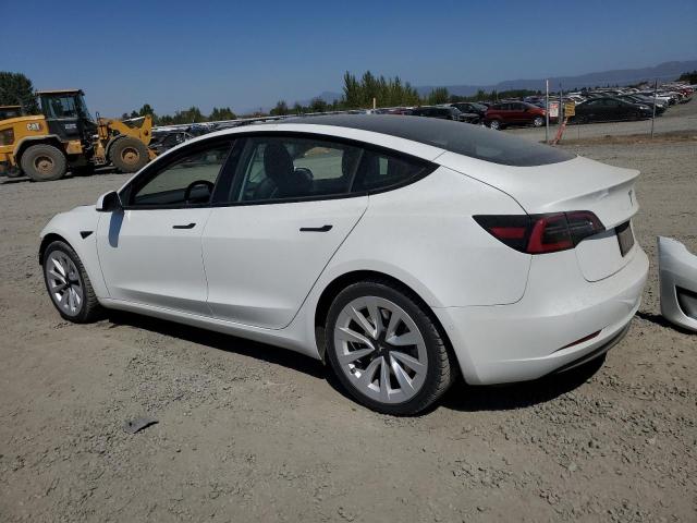 5YJ3E1EB2NF127663 - 2022 TESLA MODEL 3 WHITE photo 2