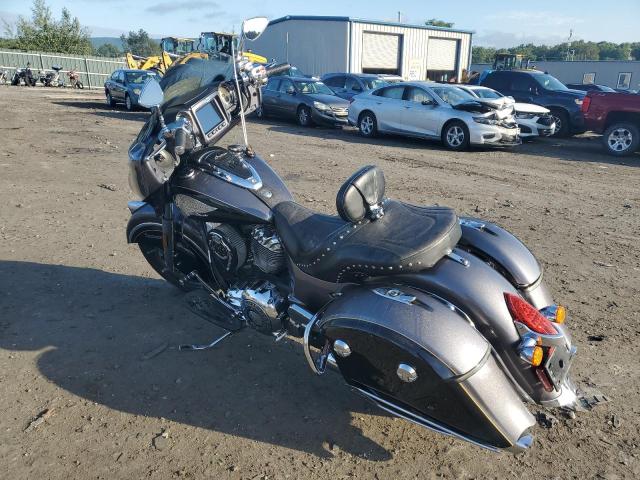 56KTRAAA8H3346818 - 2017 INDIAN MOTORCYCLE CO. ROADMASTER GRAY photo 3