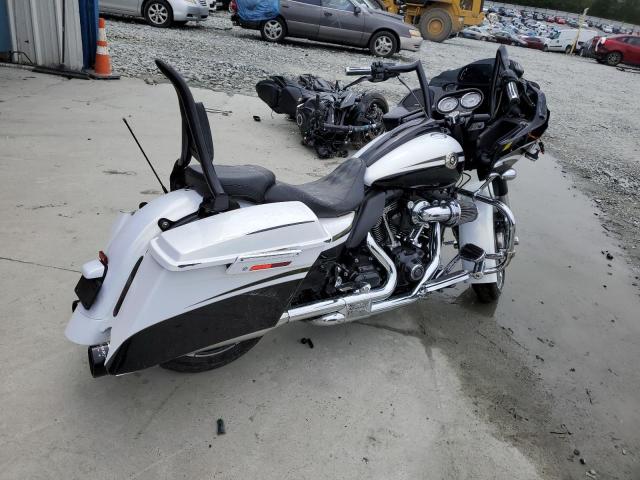 1HD1TC81XCB959312 - 2012 HARLEY-DAVIDSON FLTRXSE CVO ROAD GLIDE CUSTOM WHITE photo 4