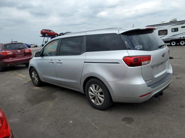 KNDMB5C16H6240238 - 2017 KIA SEDONA LX SILVER photo 2