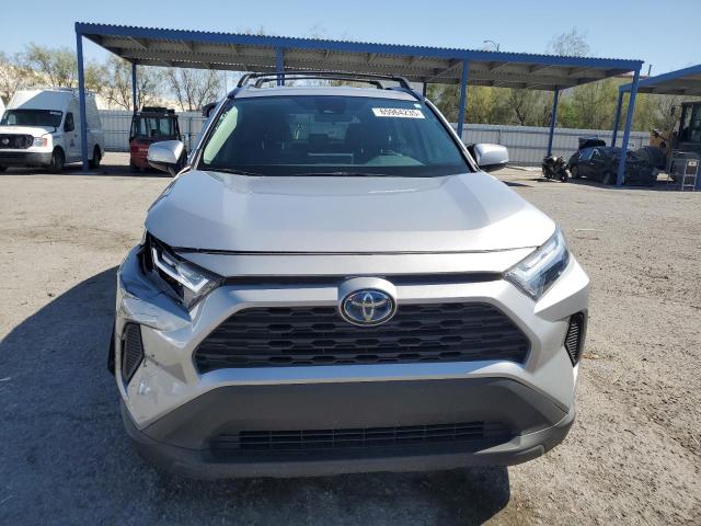 4T3RWRFV3NU072312 - 2022 TOYOTA RAV4 XLE ვერცხლისფერი ფოტო 5