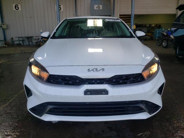 3KPF24AD7RE752750 - 2024 KIA FORTE LX WHITE photo 5