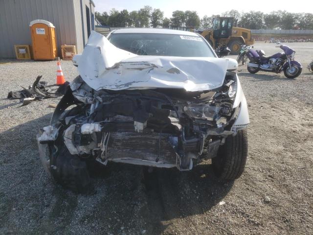 JA4AP3AU6KU014249 - 2019 MITSUBISHI OUTLANDER ES თეთრი ფოტო 5