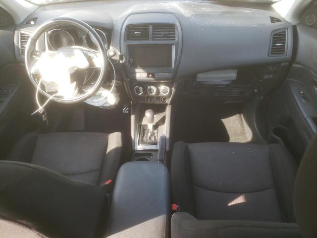 JA4AP3AU6KU014249 - 2019 MITSUBISHI OUTLANDER ES თეთრი ფოტო 8