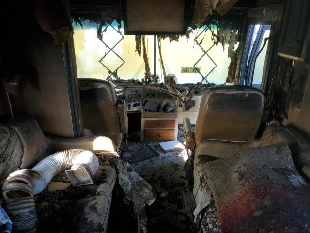 1RF120517Y2009531 - 2000 ROADMASTER RAIL DYANASTER WHITE photo 5