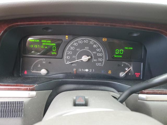 1LNHM81W84Y636824 - 2004 LINCOLN TOWN CAR EXECUTIVE BEIGE photo 9