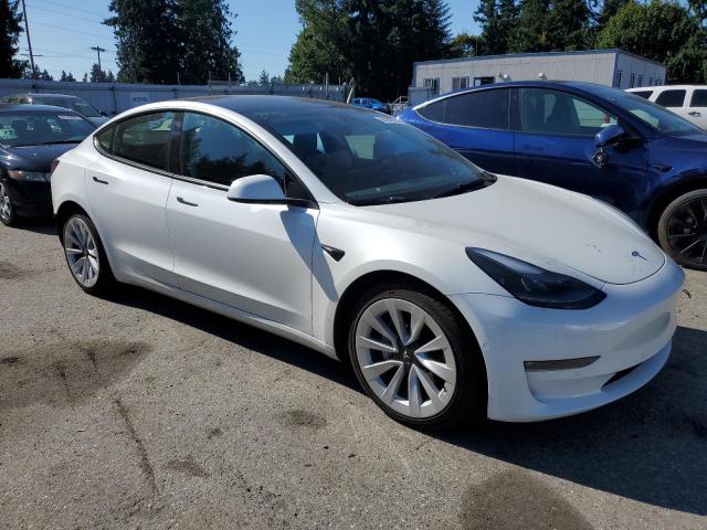 5YJ3E1EB7NF173697 - 2022 TESLA MODEL 3 أبيض صورة 4