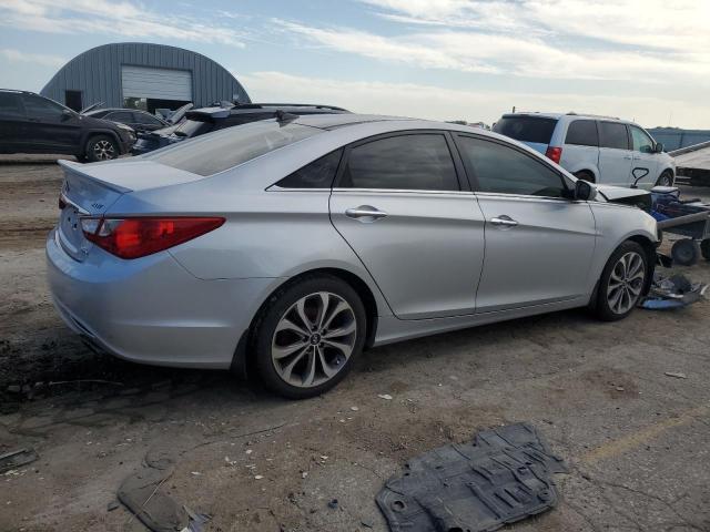5NPEC4AB3DH788446 - 2013 HYUNDAI SONATA SE Silber Foto 3
