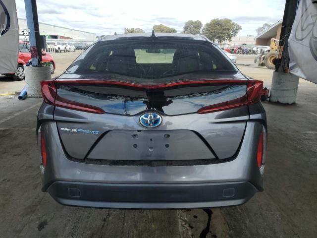 JTDKARFP1J3083775 - 2018 TOYOTA PRIUS PRIM GRAY photo 6
