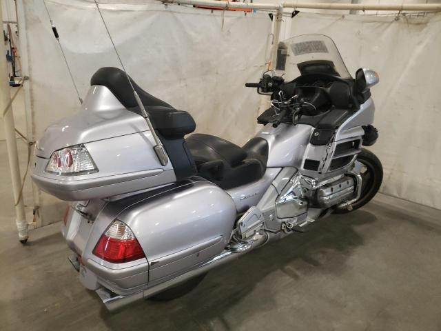 1HFSC47G89A802500 - 2009 HONDA GL1800 SILVER photo 4