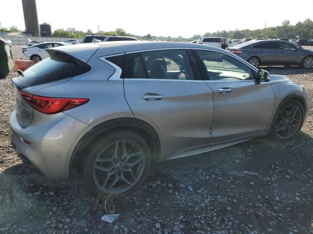 SJKCH5CP1JA040415 - 2018 INFINITI QX30 BASE 银色 照片 3