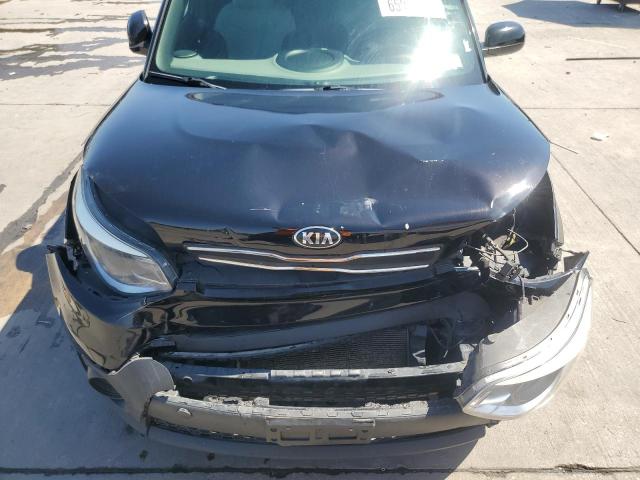 KNDJN2A20J7571286 - 2018 KIA SOUL BLACK photo 12