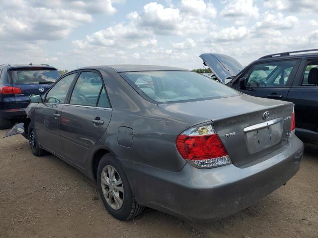 4T1BF32K95U612961 - 2005 TOYOTA CAMRY LE GRAY photo 2