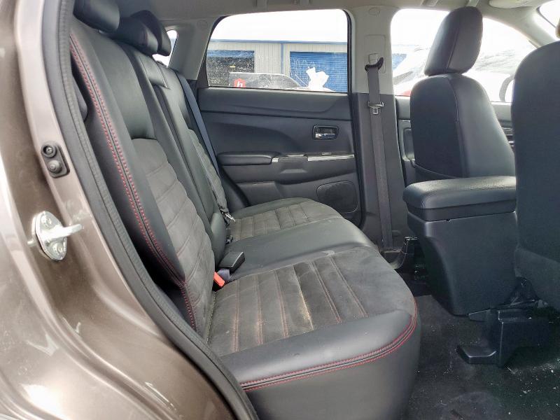 JA4AP3AW8JU026158 - 2018 MITSUBISHI OUTLANDER ES BROWN photo 11